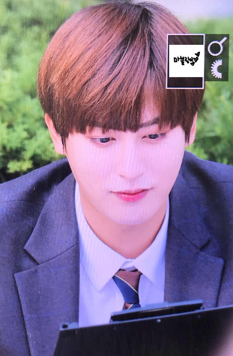 19901223_'s tweet photo. [PREVIEW] 181016 #방판소년단 #VISIT #THE_SHOW #더쇼 미니팬미팅 프리뷰 #안재효 #재효 @blockbhyo 결재하는 팀장님적 모먼트💦💦 https://t.co/QtGXju9pkO