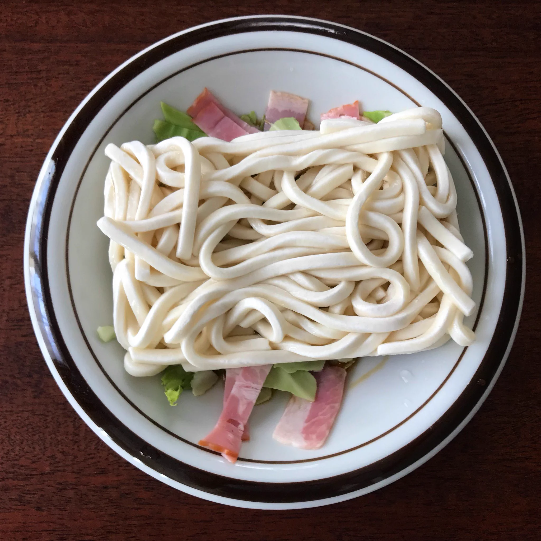 レンジで簡単おいしいうどん！もうこれ絶対美味しいやつやん…
