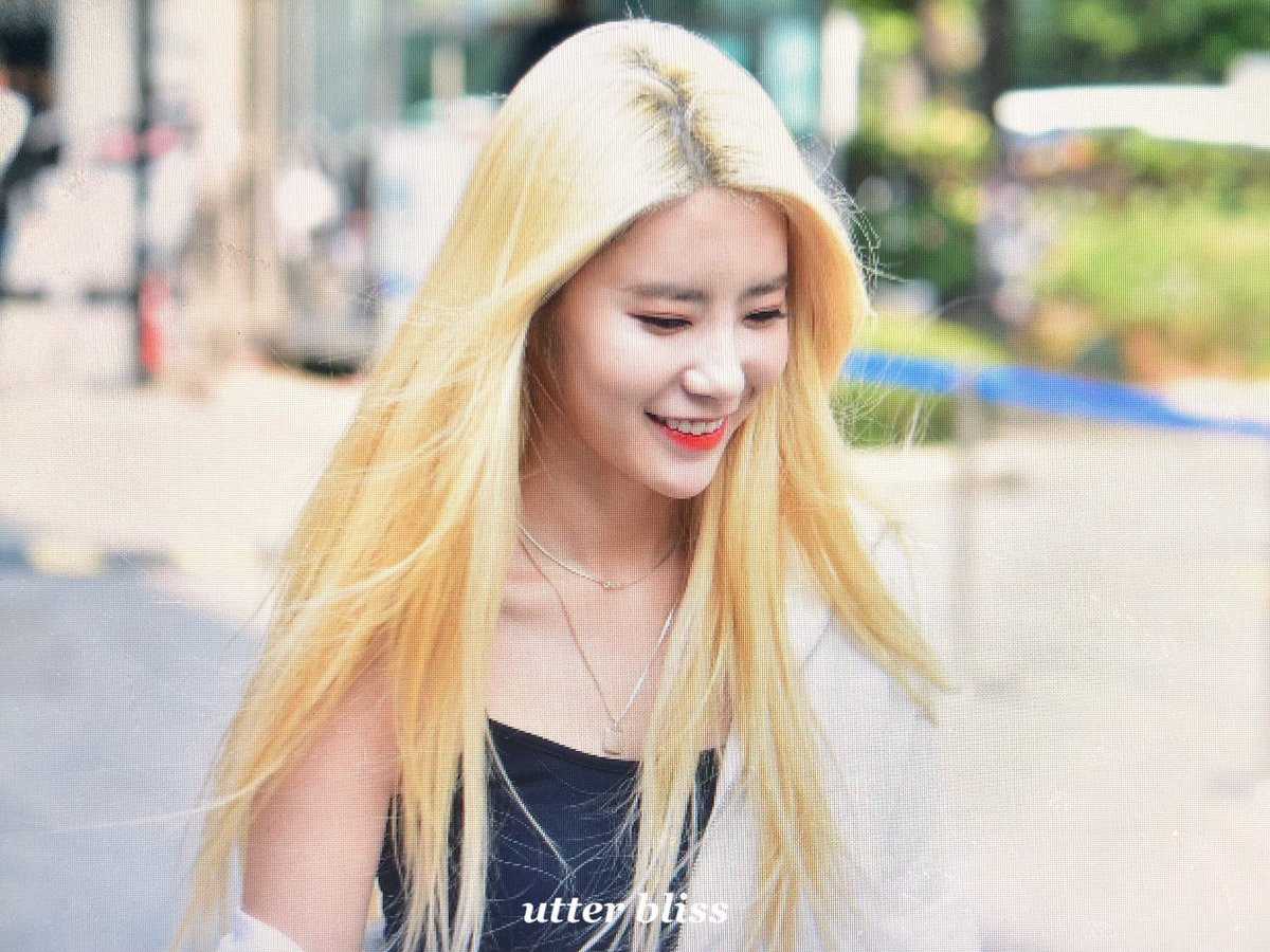 181016 바뿌다바빠💦💦
#기희현 #다이아 #DIA <a href="/dia_official/">다이아 DIA</a>