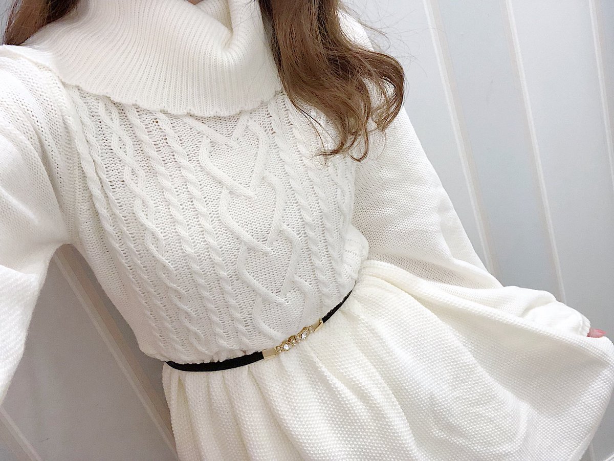 池袋店 Coordinate 人気のニットワンピースは ハート刺繍がとっても可愛い ベルトを合わせるとメリハリが出て おすすめです 肌寒くなってきたら チェックストールと合わせても One Piece 7 900 Evelyn Scoopnest
