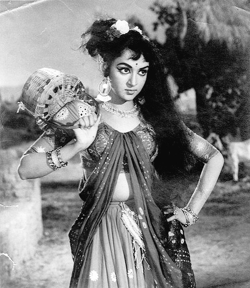 Hema Malini in debut film Sapno Ka Saudagar (1968)

Happy birthday 