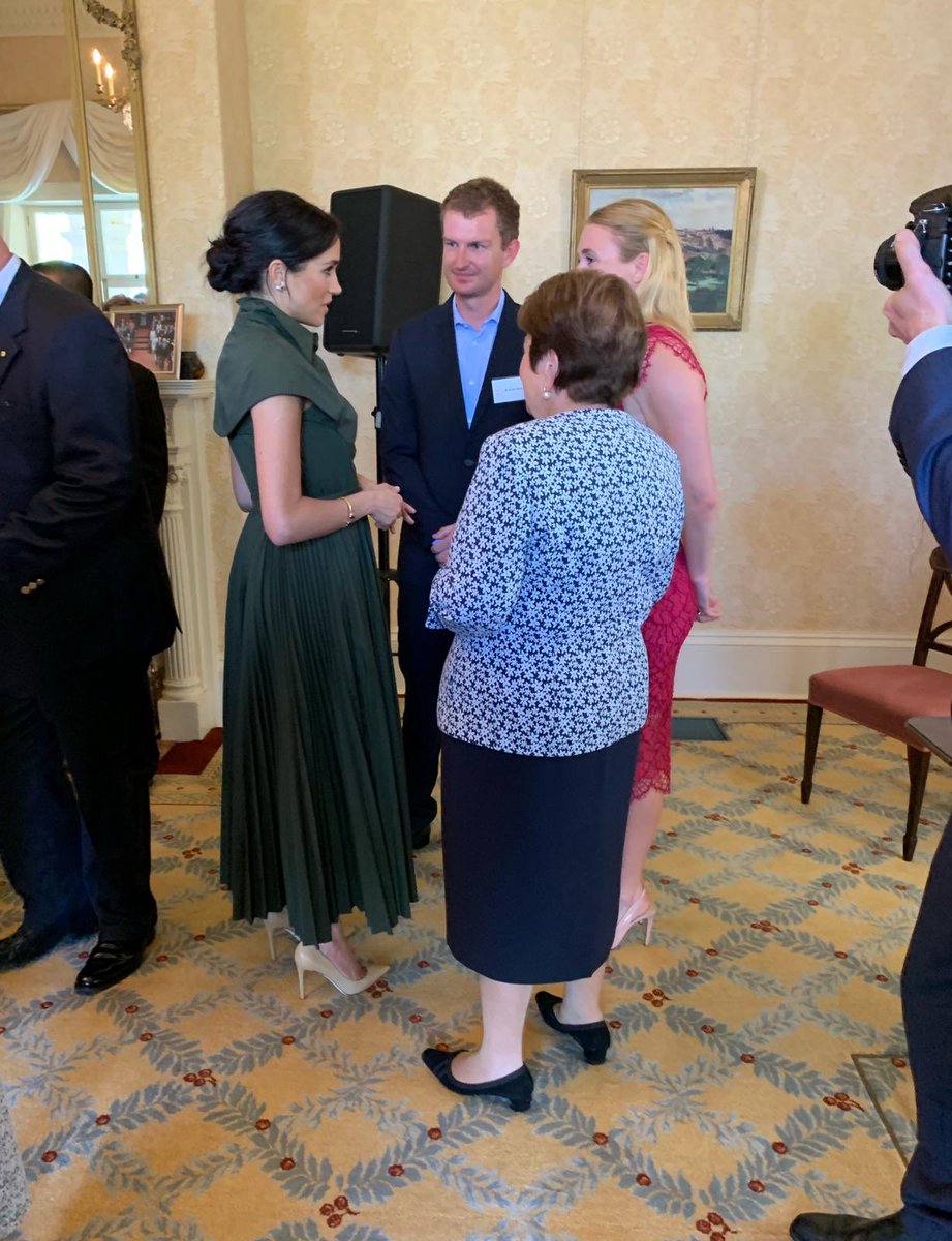 Meghan in Green Brandon Maxwell Dress for Admiralt... - Blogs & Forums Meghan in Green Brandon Maxwell Dress for Admiralt... - Blogs & Forums