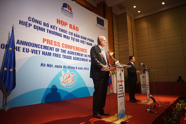 RedWolfGlobal's tweet photo. The EU and Vietnam are nearing a free trade agreement.
More cargo will move and that is music to our ears.
If you have cargo to or from Europe we are here for you.
Call us.
#RedWolfGlobal #RWGVN #Vietnam #FreeTrade #import #export #logistics #Europe
https://t.co/uUxGFR3Wzx https://t.co/k1gFapDgdZ