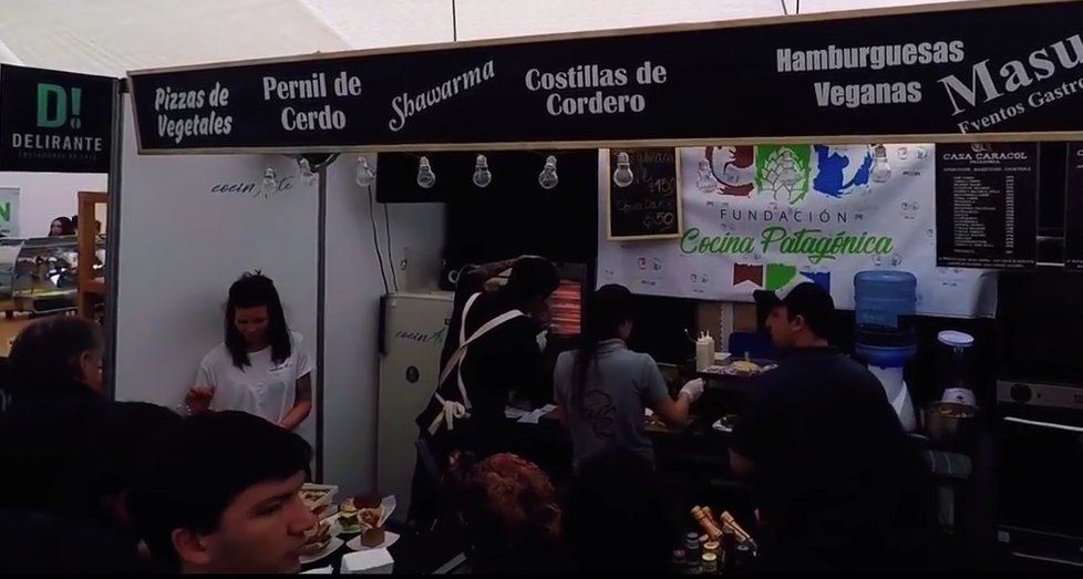 JBariloche76's tweet photo. #BALC2018 el evento gastronómico más importante de la Patagonia, Bariloche a la Carta 2018, 5ª edición. 
#EquipoMatzen @lorematzen @Aribche 
@jovenyradical @Comunicacionucr 
@Angegallar @guillealaniz76 
@darioberardi
@okCelestita 
@Daniela5_saltos 
@mauri_rn https://t.co/CWzX4WFPXt