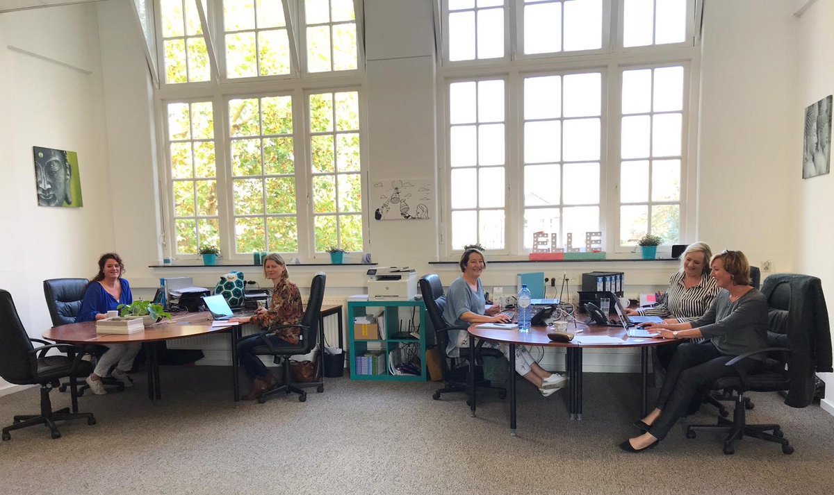 EllesOffice's tweet photo. Bijna volle bak vandaag op kantoor @EllesOffice #gezellig #drukte #collegas #virtualassitants #teamwork https://t.co/0E5fa55tbT
