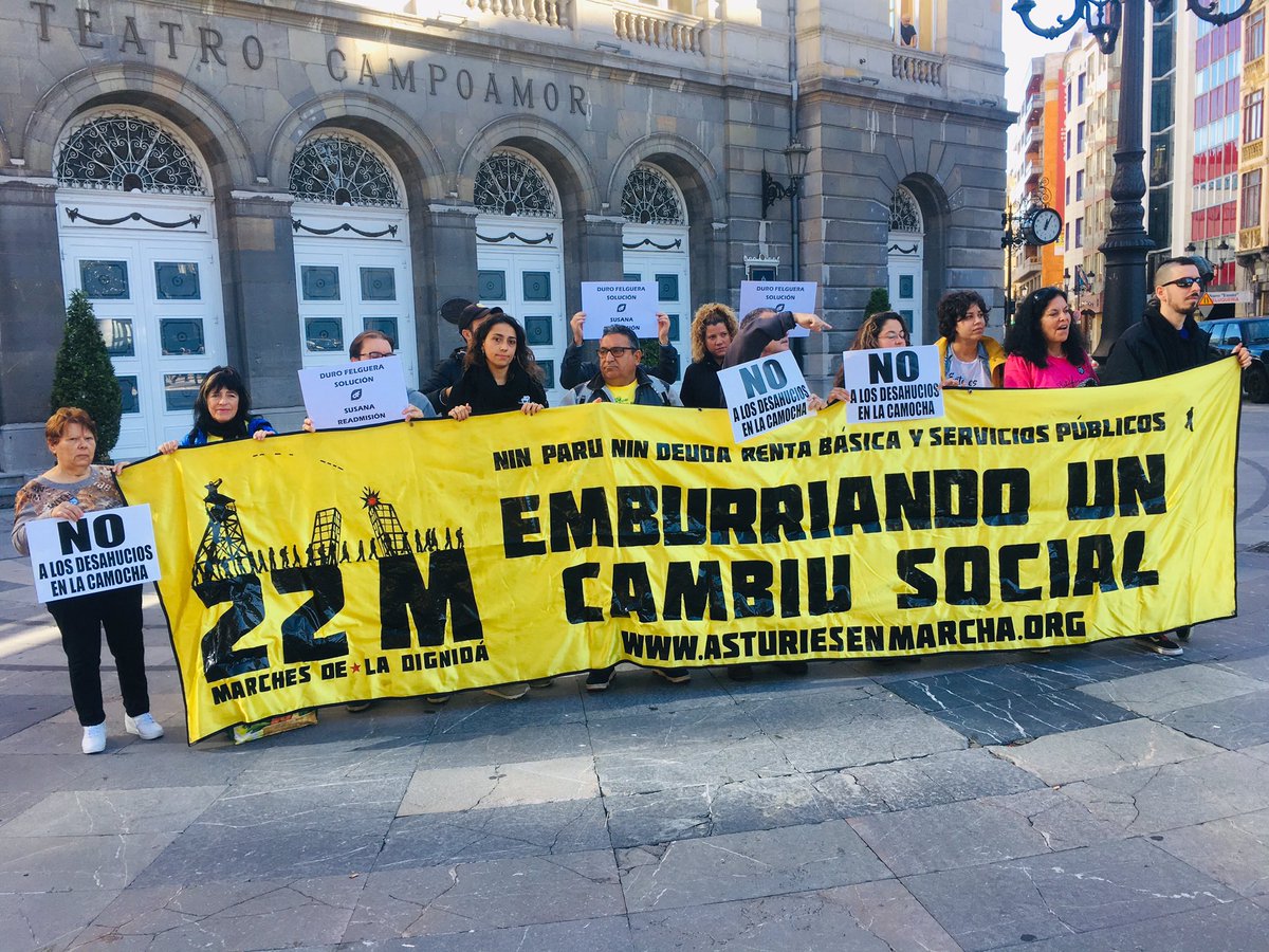 En la rueda de prensa para la movilización contra los Premios Princesa en Oviedo de este viernes 19 de octubre!! Nos vemos a las 16:30h pasacalles desde Pza Ayuntamiento a pza de la Escandalera! Borbones a los🦈🦈