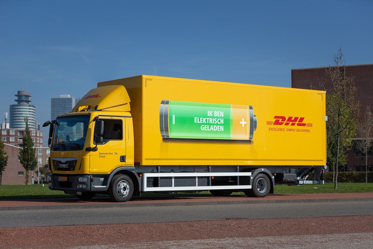Emissievrij de stad in – DHL Express neemt elektrische EMOSS vrachtwagen in gebruik.  
A zero-emissions city – DHL Express gets its first electric EMOSS truck in the Netherlands. #electrictruck #zeroemission #innovation 

buff.ly/2EjOVXY