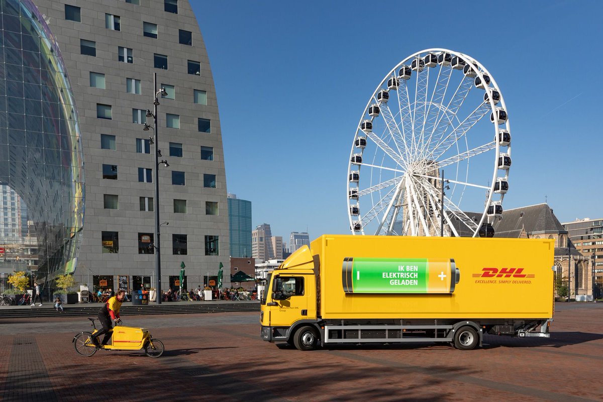 emossNL's tweet photo. Emissievrij de stad in – DHL Express neemt elektrische EMOSS vrachtwagen in gebruik.  
A zero-emissions city – DHL Express gets its first electric EMOSS truck in the Netherlands. #electrictruck #zeroemission #innovation 

https://t.co/0kBxNAfOuh https://t.co/Ewc4Qu1HsX