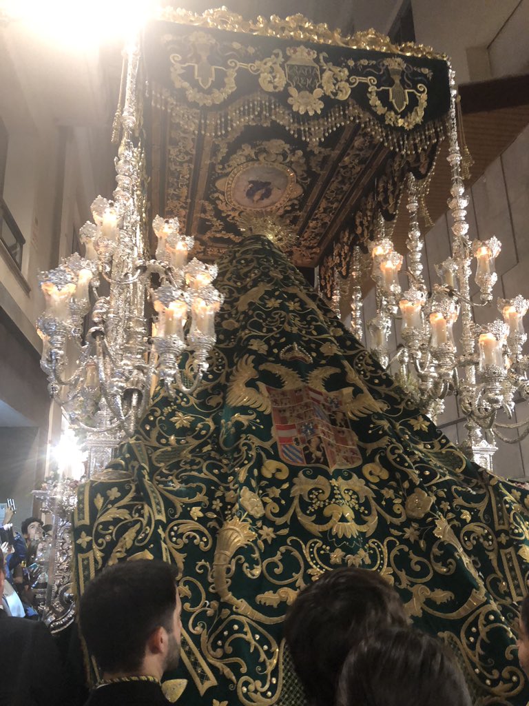 El pasado fin de semana nuestra hermandad tuvo el placer de acompañar a <a href="/HdadEsperanza/">Hermandad de la Esperanza. Granada.</a> en la coronación de su titular mariana. Realizando un altar en su honor, contando con la imagen de Nuestra Señora del olvido de <a href="/AlvaroAbrilVela/">Álvaro Abril Vela</a>.
Gracias a todos lo que lo hicieron posible.