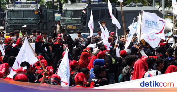 detikcom's tweet photo. Hore!!! Kementerian Tenaga Kerja (Kemnaker) telah menetapkan kenaikan Upah Minimum Provinsi (UMP) 2019 sebesar 8,03%. https://t.co/973tVk4PCv
via @detikfinance https://t.co/r5suEdh3Y5