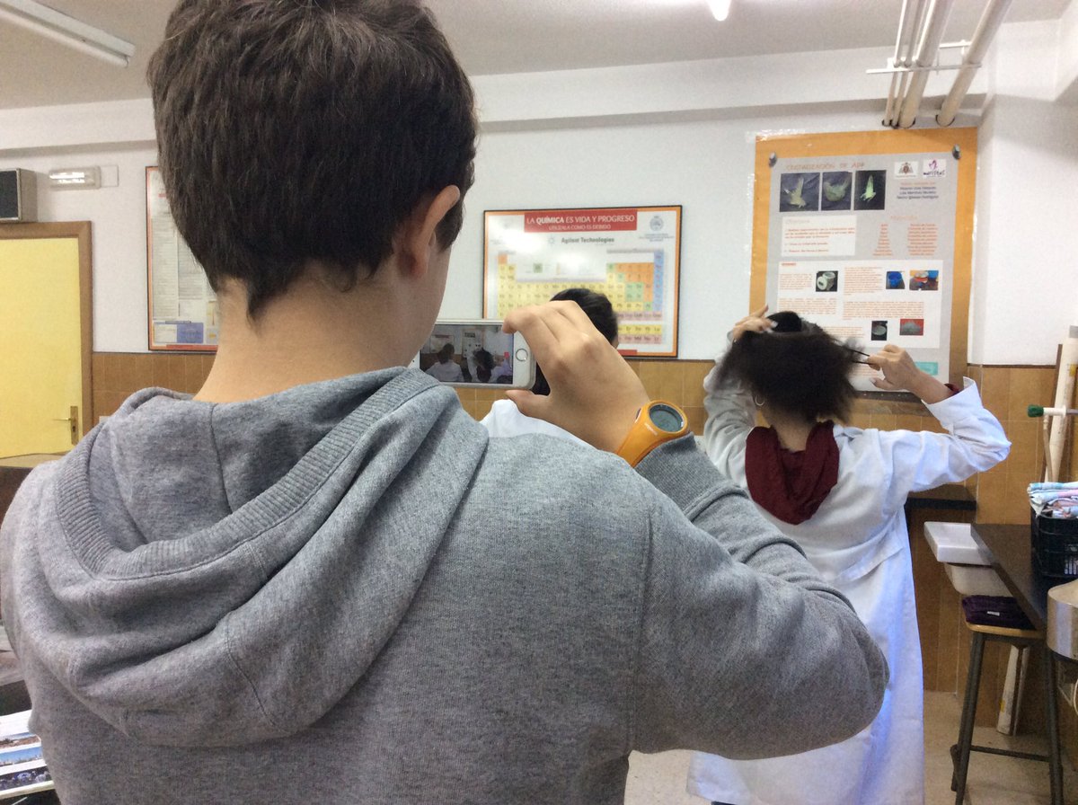 2ESOAUSEVA's tweet photo. Making of Safety rules in the lab 🎬 #science #chemistry #physics https://t.co/qHPGh4BtF9