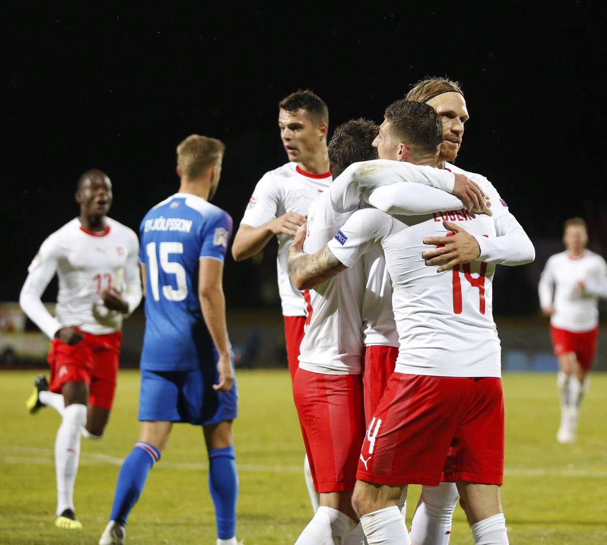 borussia_en's tweet image. Michael Lang scores as Switzerland beat Iceland! 👏 #ISLSUI 

All the information about the international Foals 👉 bit.ly/Int_BMG