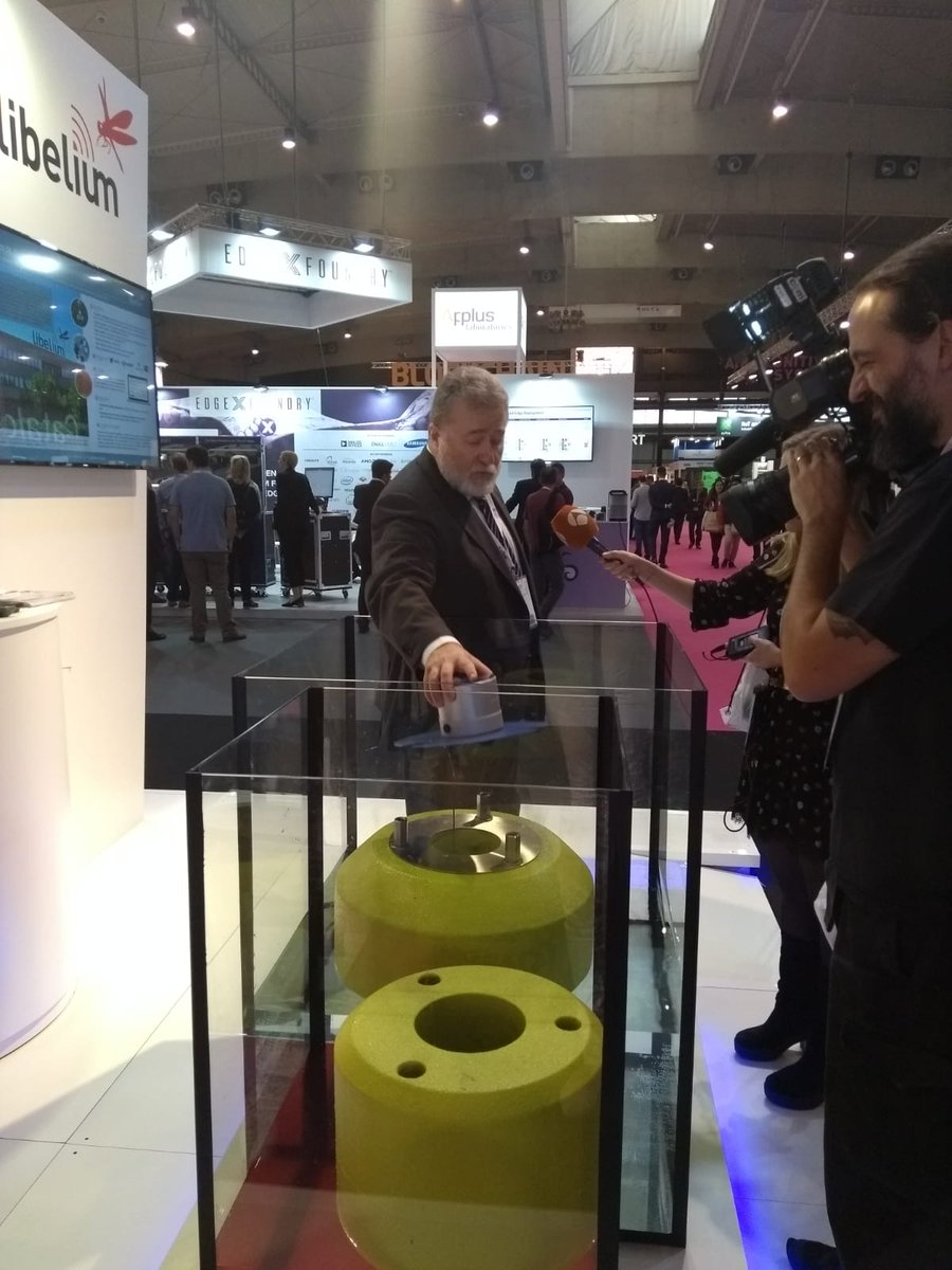 libelium's tweet photo. 📺 Nuestro compañero Javier Gabás entrevistado por @A3Noticias en el Área #Testbed de #IoTSWC18, explicando el funcionamiento de la plataforma de sensores de Libelium implementado en boyas para monitorizar el hábitat de la beluga. 🐋 Descubre más aquí: https://t.co/kBwttpYglG https://t.co/yzRbvqacLP
