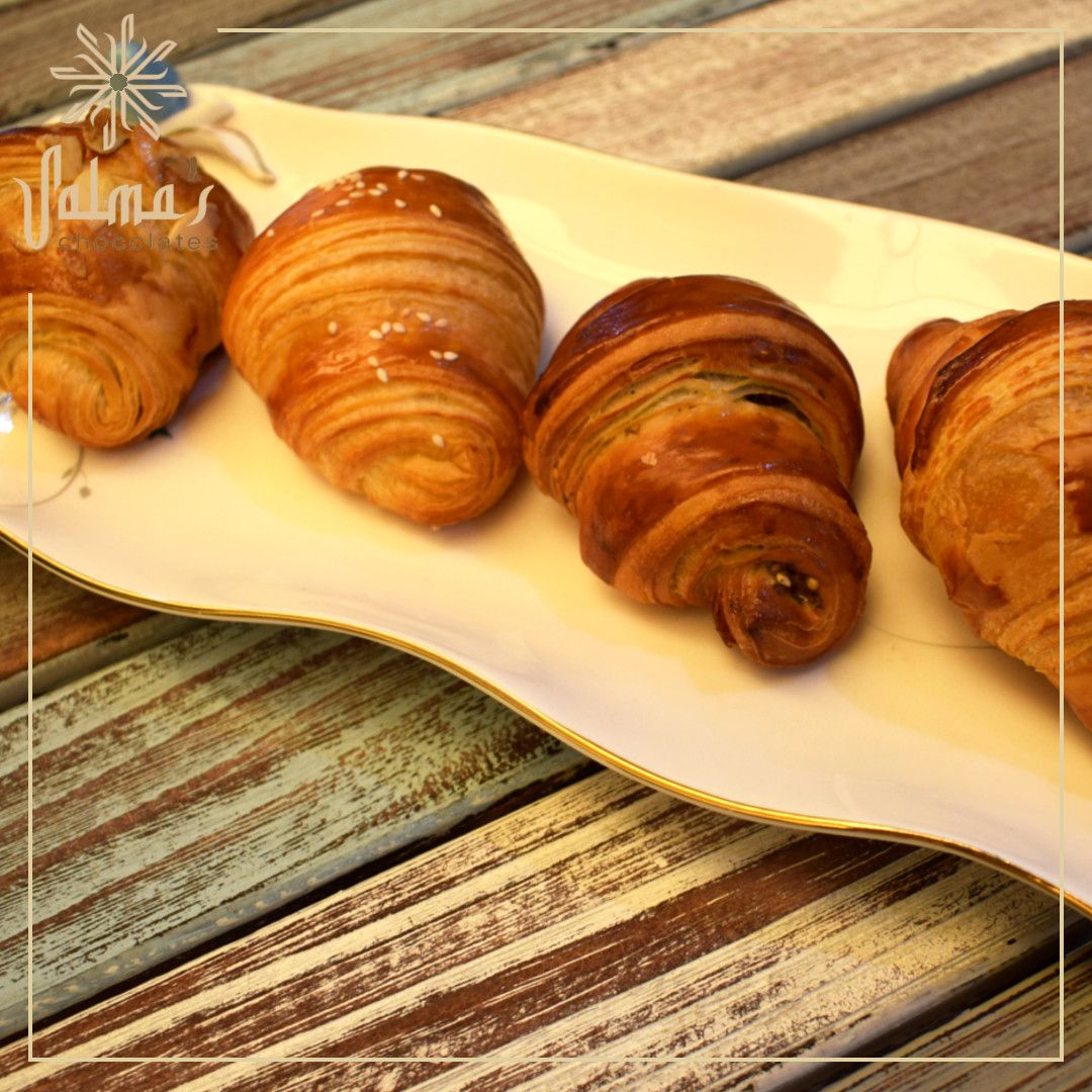 SalmaChocolates's tweet photo. Crispy crumbly exterior with a soft flavourful inside, these croissants will surely transport you to the cobble streets of Paris. Now available at the newly opened Salmas's Bakery at Al Araimi complex.
.
#bakeryoman #muscat #bakeryoman #salmasbakery #salmaschocolates https://t.co/d5dd26fO6c