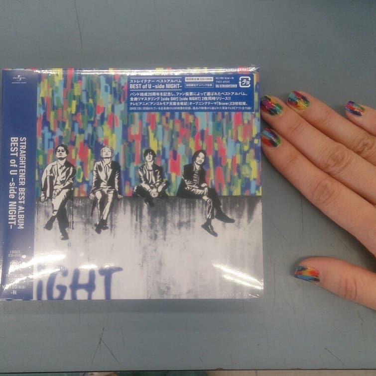 スクラム大河原店 ストレイテナー ベスト盤入荷してまーす ジャケットに合わせたネイルにしてみました Oj手書きpopありがとうございます 特典は先着なのでお早めに