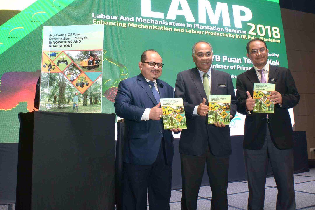 mpob_tweets's tweet photo. Majlis perasmian Seminar Labour and Mechanisation in Plantation (LAMP) 2018 telah disempurnakan oleh YB Datuk Seri Shamsul Iskandar Haji Mohd Akin, Timbalan Menteri Industri Utama.
#LAMP2018
#eventsMPOB https://t.co/UgrfR7jfl4