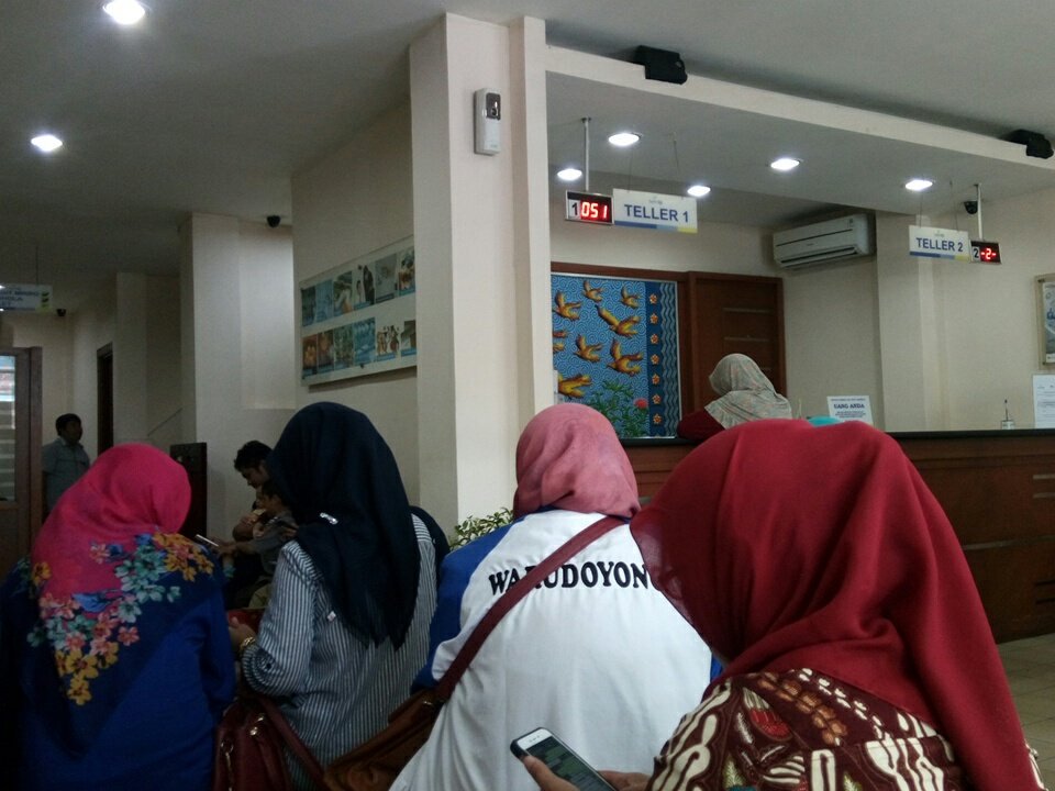 InfOcisaat's tweet photo. @infobankbjb min ini bjb kcp cisaat cibatu cisaat kab. Sukabumi, nasabah numpuk teller 1 padahal receptionis ada tanda 2 harus nya teller 2, biar pelayanan cepat. coba di perhitungkan min nasabah sampe antri banyak gini tiap hari https://t.co/TdPop2LYY1