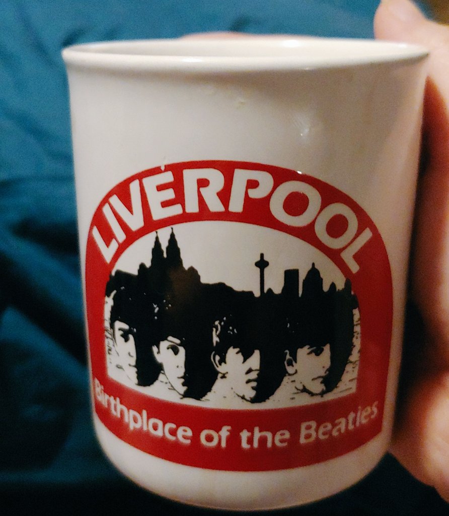 AprilAdriGuti's tweet photo. Enjoying a nice cup of tea from my favorite mug on this lovely night. #relaxing #Beatles https://t.co/UKXq7XqeT0