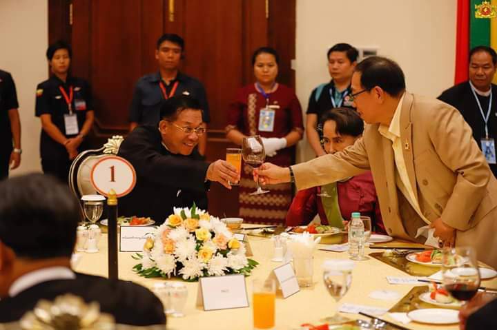 မိုက္တယ္ကြာ
  ပုံကိုအေသအခ်ာျကည့္ေပးေစခ်င္ပါတယ္.

 မိမိထင္ျမင္ရာေလးမန္ ့ေပးခဲျကပါလား
 အဓိပၸါယ္အမ်ိဳးမ်ိဳးထြက္ေနတယ္႐ွင္