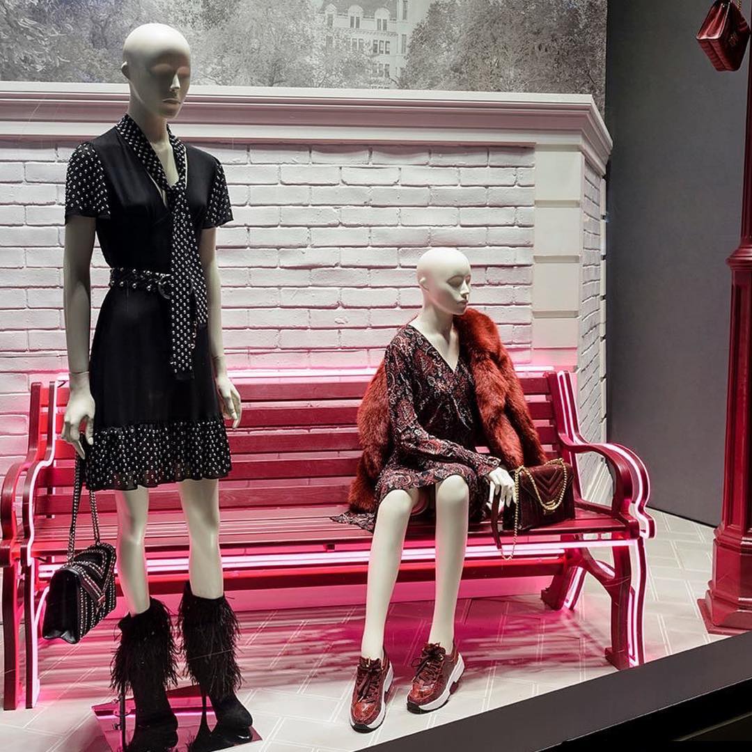 VMDisplayShow's tweet photo. Upper Manhattan has been transported into a series of eight enormous five-metre tall windows at Milan's iconic La Rinascente for Michael Kors

#vm #visualmerchandising Via @retailfocus  

Buy tickets for the VM &amp; Display Awards today visit https://t.co/ZUGLDeeoqd #VMDA2018 https://t.co/VreRwLPO4G