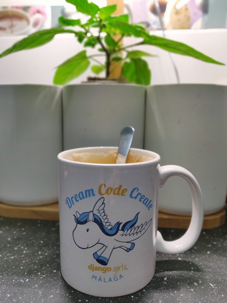 <a href="/DjangoGirlsMLG/">Django Girls Málaga</a> ¡Me encanta mi taza molona de #DjangoGirls! #Programando aprendí que la caja negra no muerde 🤣 y que es tan mágica 🦄  que hasta nos puede permitir saludar al mundo y hacer lo que nos propongamos con los datos 🤖😍 Ah, y que #Python mola y su #Comunidad más aún 🤓👻🤗