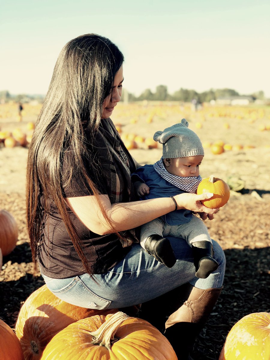 maelene777's tweet photo. 🧡Pumpkin Patch Monday* #LaylaGrace #Oct2018 #CarpinitoBrothersPumpkinPatch https://t.co/dyHUfWkP3R