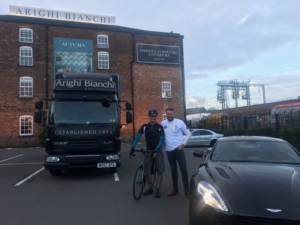 mahdloyouthzone's tweet photo. And there off! Who will be first to cross the finish line #manvmachine! @MPG_Manchester https://t.co/JjpW34M8yw