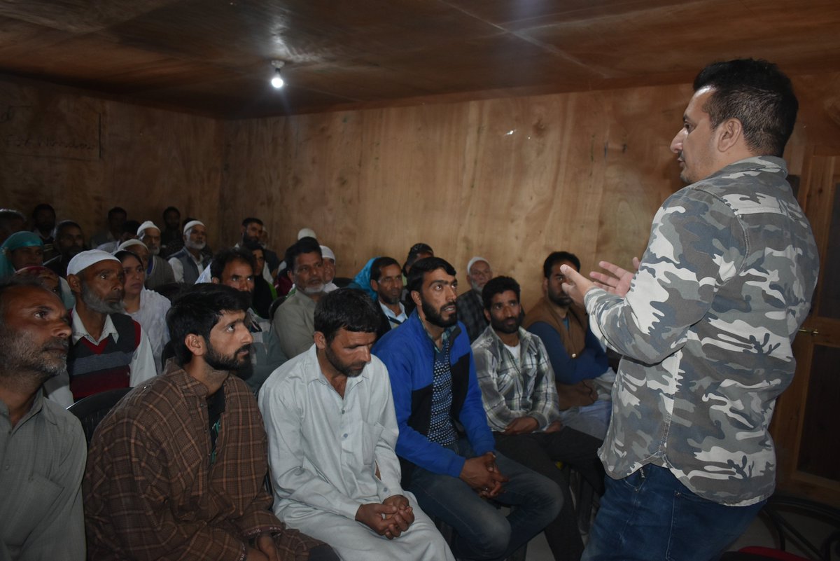 motherhelpage's tweet image. Community Development Meeting #SouthKashmirUnits
#DevelopingCommunities 
facebook.com/media/set/?set…