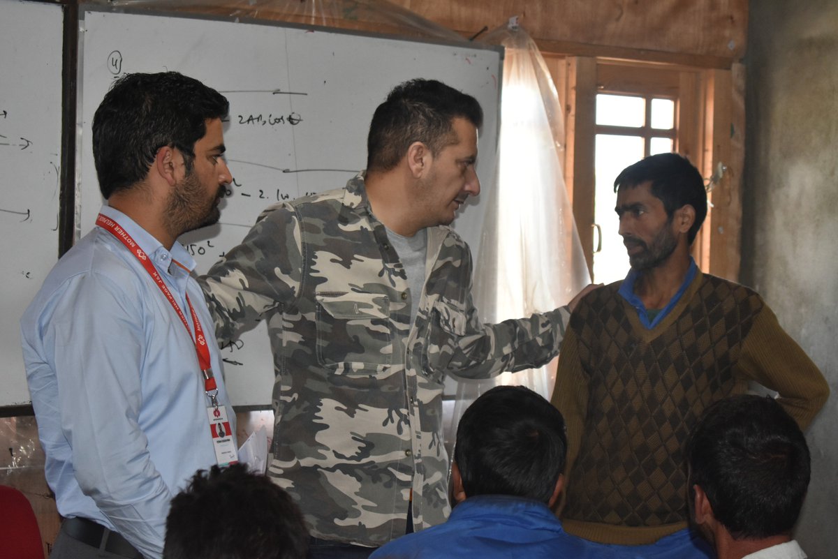 motherhelpage's tweet image. Community Development Meeting #SouthKashmirUnits
#DevelopingCommunities 
facebook.com/media/set/?set…