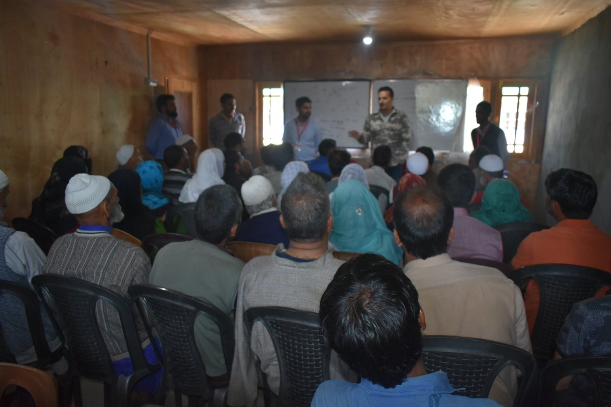 motherhelpage's tweet image. Community Development Meeting #SouthKashmirUnits
#DevelopingCommunities 
facebook.com/media/set/?set…