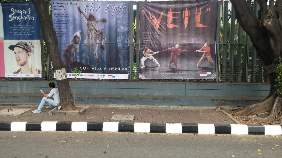 De voorstelling Sluier is op uitnodiging van <a href="/ErasmusHuis/">Erasmus Huis Jakarta</a> on tour in Indonesië.