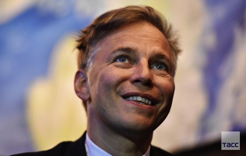 Бессменному лидеру группы "Мумий Тролль" Илье Лагутенко сегодня исполняется 50, а его коллективу — 35 лет. Почему музыкант и группа отказываются от шумного празднования и в чем заключается такой многолетний успех песен "Мумий Тролль":
go.tass.ru/ho5t