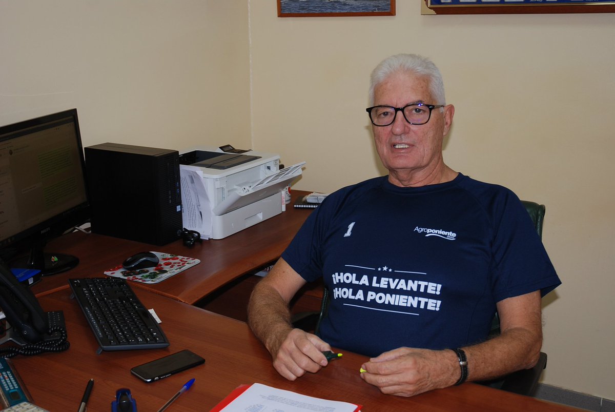 Ayer fue un día importante para Grupo Agroponiente. Ya sabéis que Agroponiente y Vegacañada "somos uno". Y ayer lo celebramos con nuestra gente, saludándonos todos: "Hola Poniente; Hola Levante". Todo para dar el mejor servicio a nuestros #agricultores.