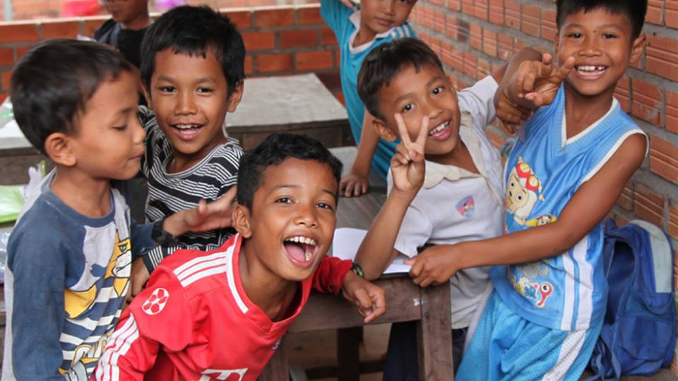 With over 800 children enrolled in our Education Programs, we have launched 'Sponsor a Seat' Program to keep our classes running.

You too can Sponsor A Seat - 
feedingdreamscambodia.org/make-a-donatio…

Feeding Dreams Cambodia
'No child should attend school hungry'
feedingdreamscambodia.org
#fdc