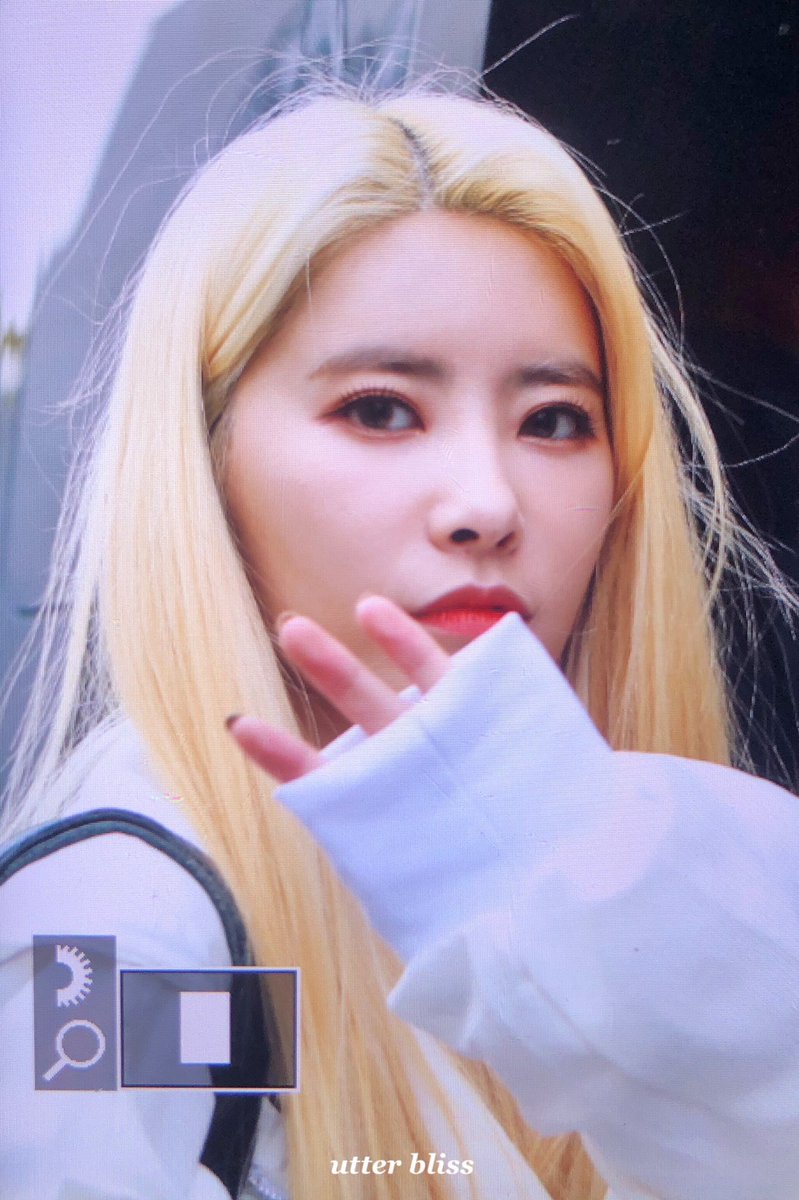 181016 바잉🙌🏻
#기희현 #다이아 #DIA <a href="/dia_official/">다이아 DIA</a>