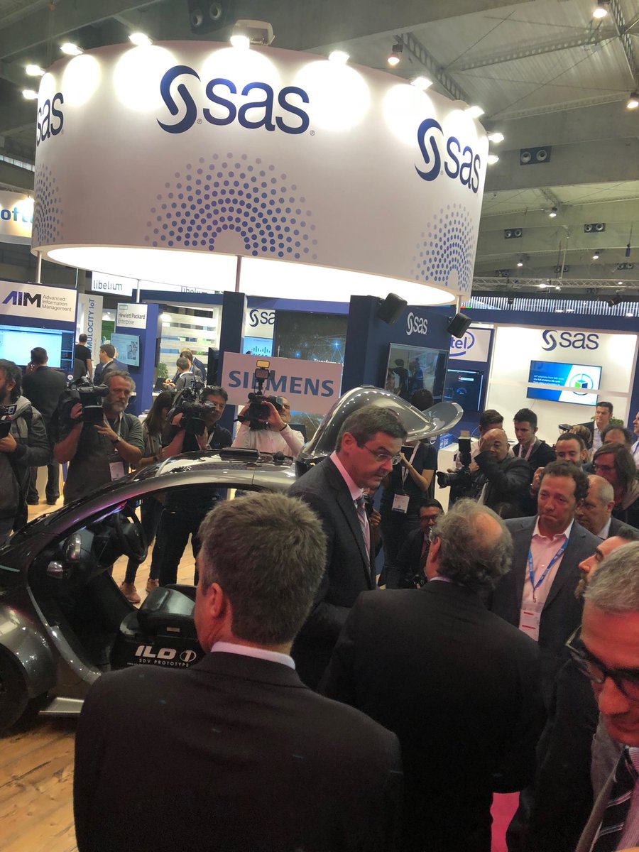 Oliver Schabenberger just presented to Quim Torra President de la Generalitat de Catalunya Analytics and IoT with the autonomous vehicle approach from Siemens and SAS on the SAS booth at IOTSWC Barcelona #IOTSWC18 ⁦<a href="/SASsoftware/">SAS Software</a>⁩ @siemens mobility