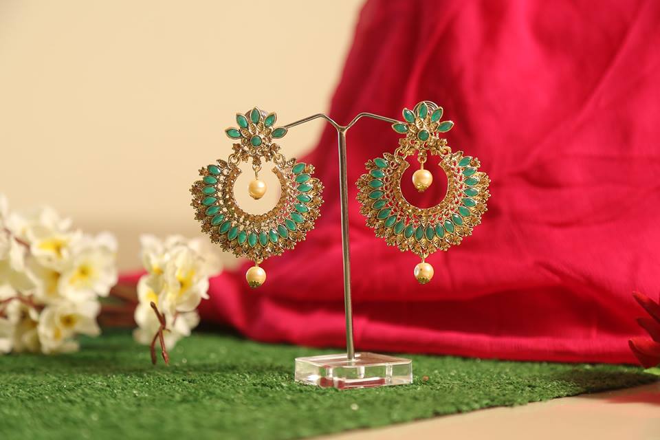 CraftsPunjab's tweet photo. Explore Punjab traditional "Embroidered jewellery" on Punjab Crafts. Home to buy thousands of handmade, vintage jewellery products and gifts related to your search. 
For Price Inbox: https://t.co/qzQXyWWXZE Or WhatsApp +91- 9988274974
World-wide Shipping Available..
#Jewellwery https://t.co/SC3yGtjuYc