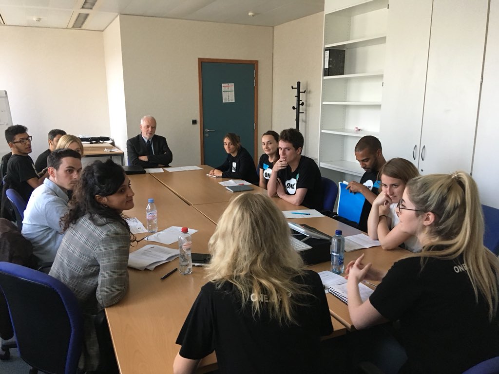 MaeK_11's tweet photo. The #YA2018 are meeting with @JanOlbrycht to discuss the importance of the #EU when it comes to #ODA in the next #MFF: the EU needs to step in to make sure that we end extreme poverty by 2030 ! #SDGs https://t.co/SzB3QjBsLC