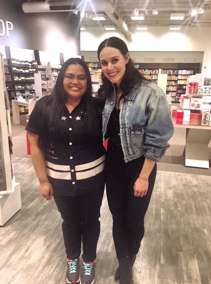 MysticSeasons's tweet photo. jo11an12na: I have no words, but I feel extremely happy and a little overwhelmed.
Thank you for letting me take a picture with you. tessavirtue17 #chapterschinook https://t.co/0zmwMywtwr