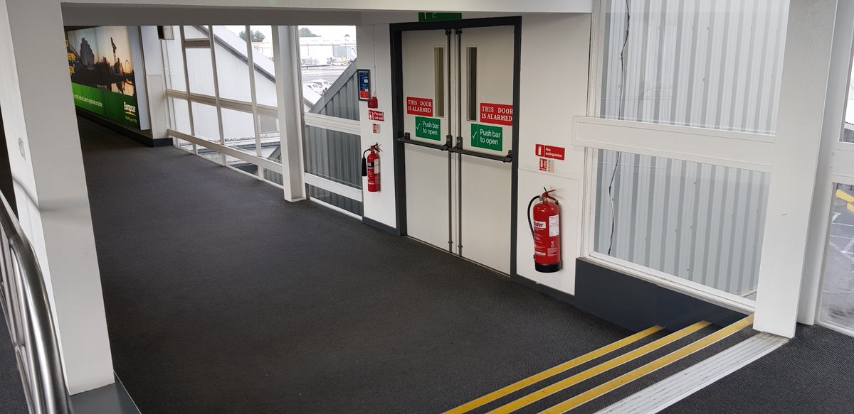 CheckFire_Ltd's tweet photo. #Spotted 🔍 the #CommanderEDGE CO2 and Water Fire Extinguisher at @GLA_Airport Ensure to keep an eye out for fire safety equipment wherever you may be 👀 #FireSafety https://t.co/HRoMw2ubo1