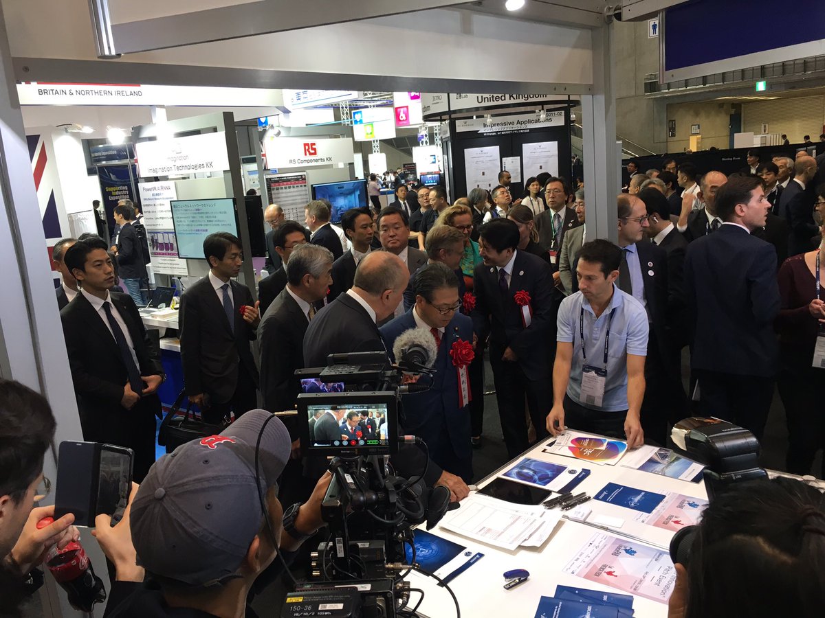 CedricSimard's tweet photo. The @3DEXPERIENCELab of @3DSfrance sharing their vision about #innovation, #startups and #industry with #Japan's Minister of Economy, Trade and Industry @SekoHiroshige @ceatec with @businessfrance https://t.co/o3fW4ZtN17