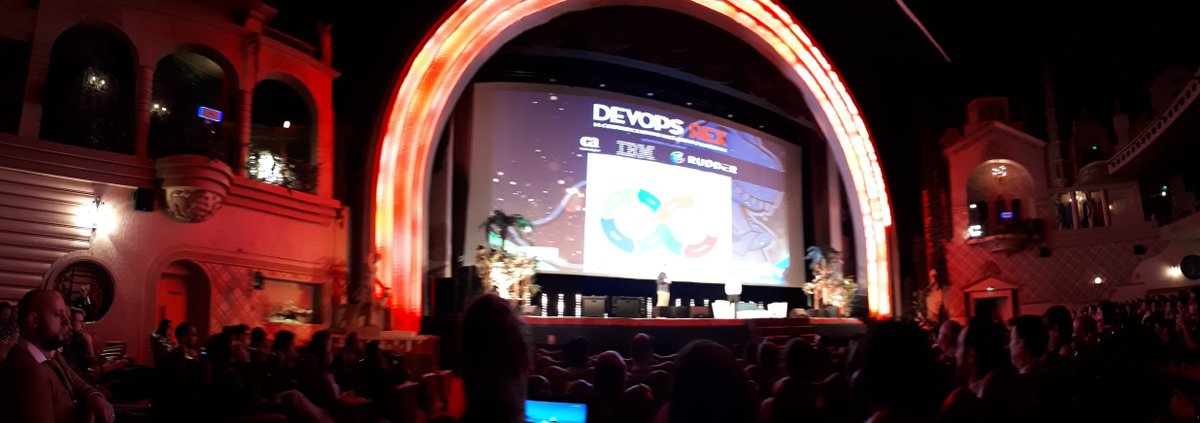 Je tente le concours de la photo la plus retweetée ;) La salle du grand REX est magnifique ! #devopsrex cc <a href="/devopsREX/">devops REX</a>