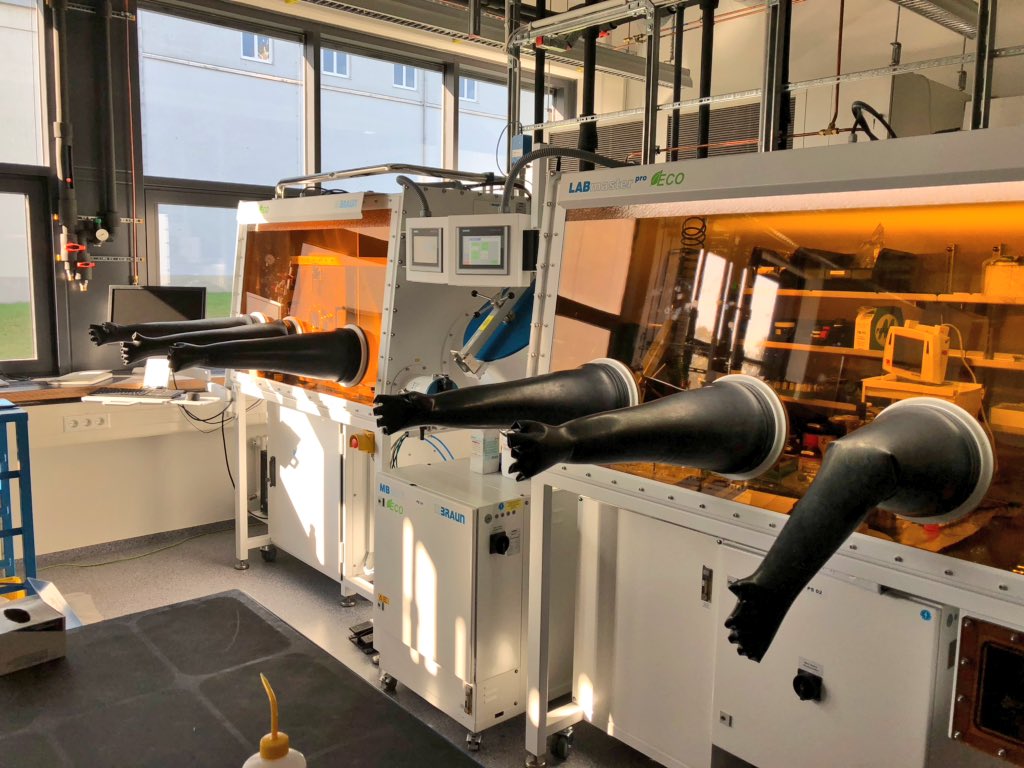 Productive first day in the Institute of Nanotechnology at @KITKarlsruhe. State-of-the-art ATP sorted carbon nanotubes, glove boxes, thermal evaporators, and automated solar PV testing kits. Really impressive facilities here! Now let’s turn some 🌞 into ⚡️🔌! @UCLChemistry