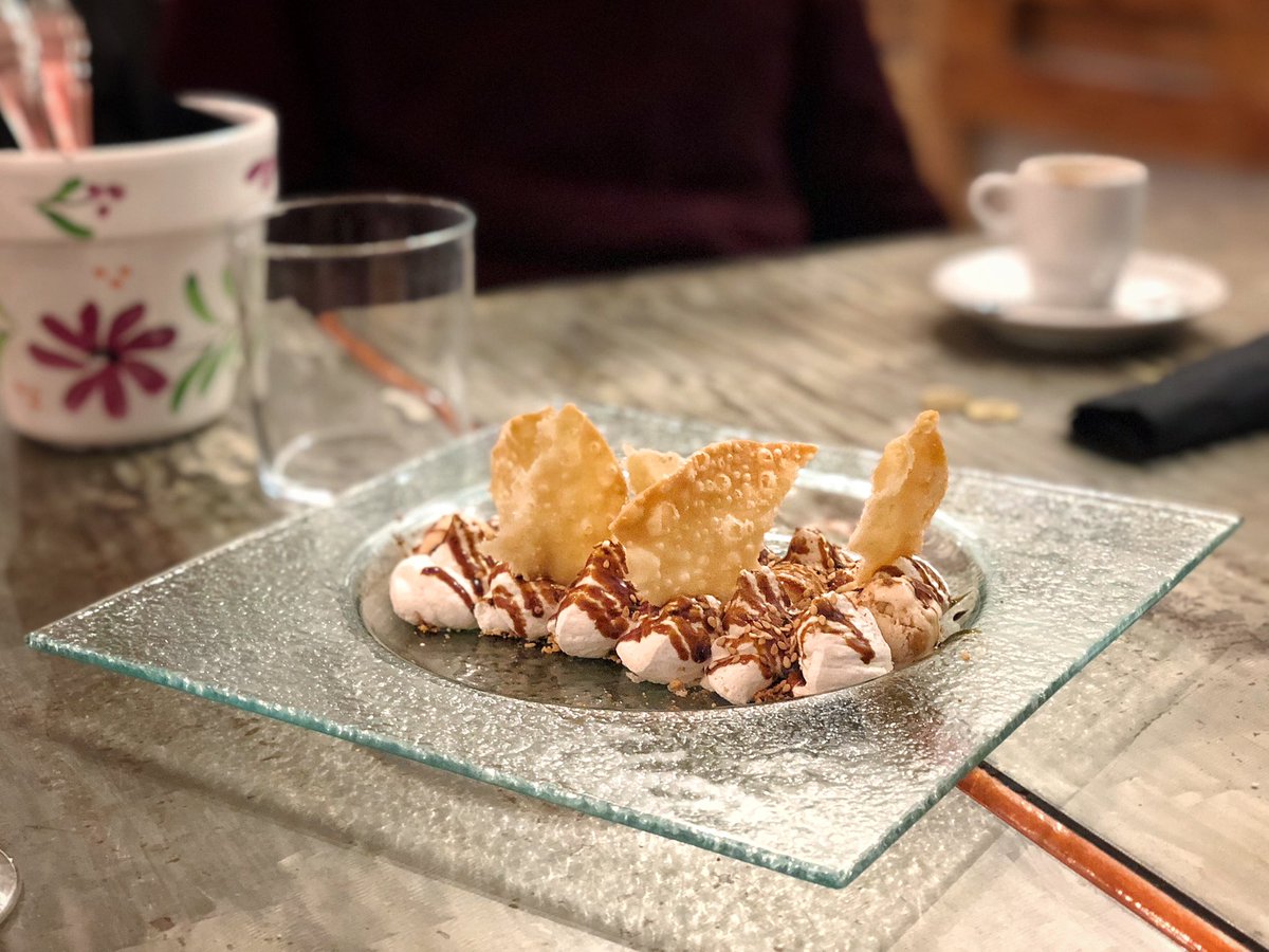 Ayer después de la gala de la <a href="/AcadMadGastro/">Academia Mad. Gastro</a>, me acerqué por <a href="/lamalaje/">La Malaje</a> a picotear algo en la barra. A parte de que lo hacen muy bien, abren los lunes. No se puede pedir más.