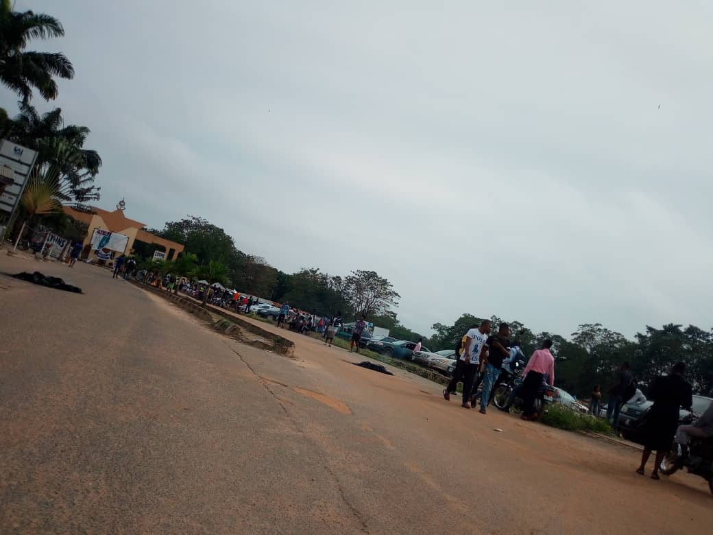 eduplanafound's tweet photo. Sequel to the 200% Tuition Fees Hike by LAUTECH Mgt, the Student Union has embarked on a protest with the School Gate locked and staffs stranded.
We ENCOURAGE Students to be peaceful and SHUN Violence while necessary steps are taken. #SaveLautech #StudentInjustice @julietkego https://t.co/ovgRXlfNqU
