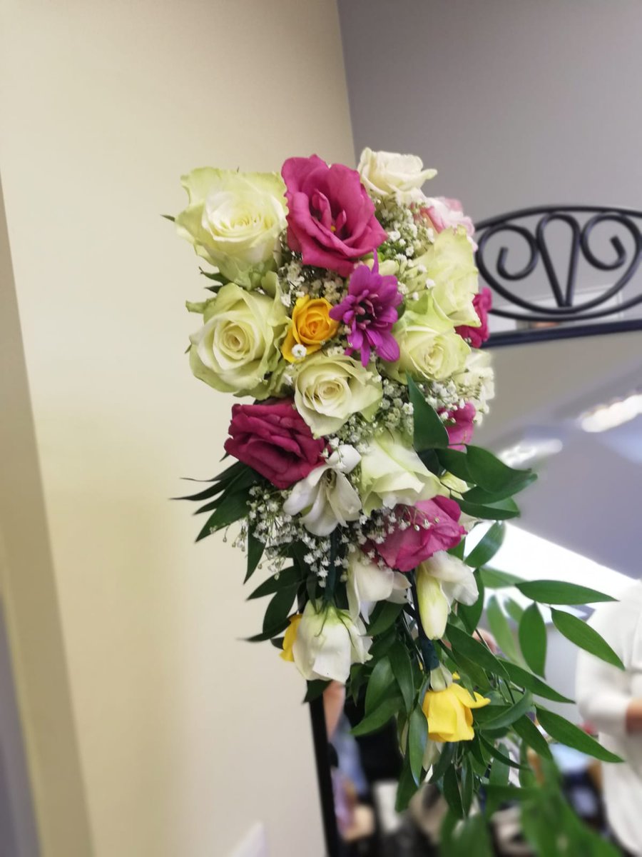 14.10.2018. klātienes nodarbībā meitenes ieguva zināšanas kāzu pušķu veidošanā!