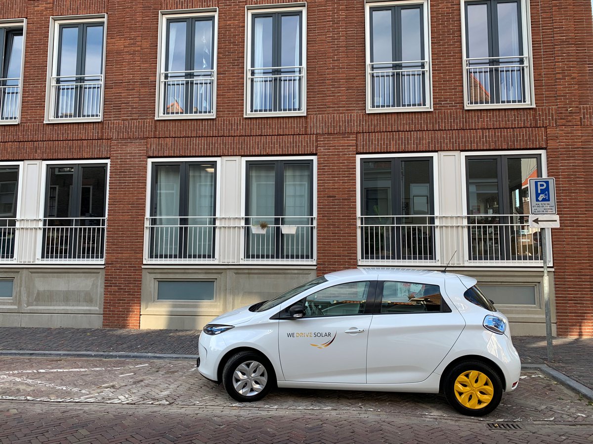achmea_real's tweet photo. Syntrus Achmea laat als eerste woningverhuurder in NL huurders gratis kennismaken met elektrische deelauto van @WeDriveSolar #Utrecht https://t.co/HNvLjObkVM https://t.co/9TrWl1qriX