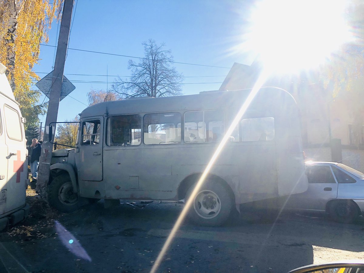 Автобус и легковушка столкнулись в Ульяновске