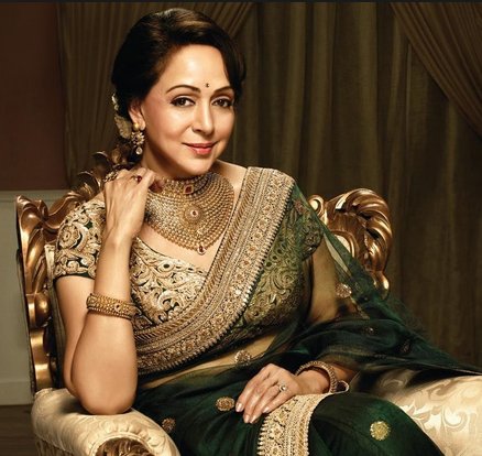 Happy Birthday Dream Girl !! YOYOFashion wishes the evergreen Hema Malini a lifetime of success and joy.  