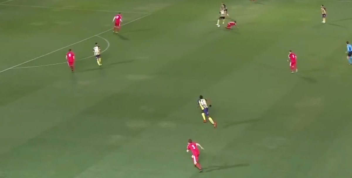 caldbeck89's tweet image. Son Heung-Min is faster than Usain Bolt!
Perfect example of the difference between sprinting speed and Game Speed. Bolt has more than enough capacity to be on the end of this cross but he completely messes up his approach; he narrows his options as he awaits the pass